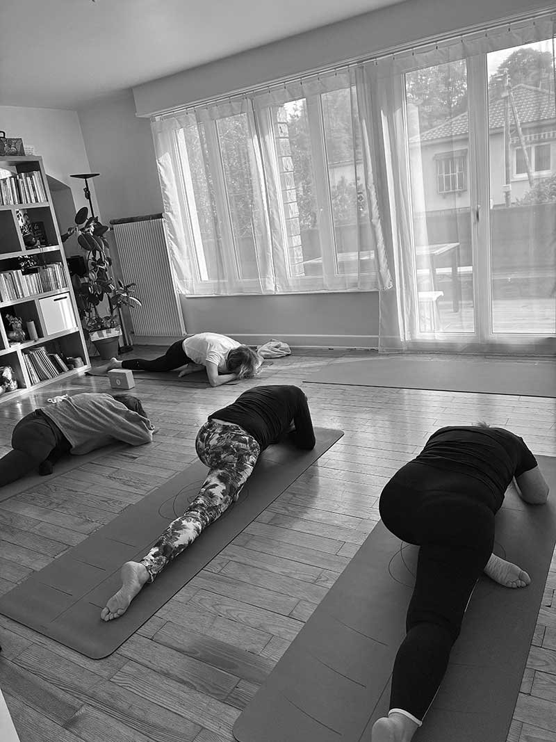 Cours de yoga en petit groupe dans le studio de Yoga Kim Sana à Molsheim